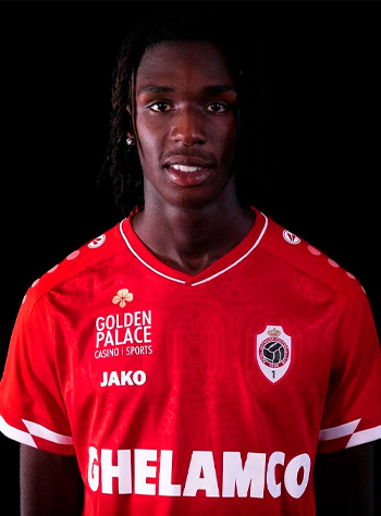 Pierre Dwomoh (Bélgica) - Clube: Royal Antwerp (Bélgica) - Posição: Meio-campista.