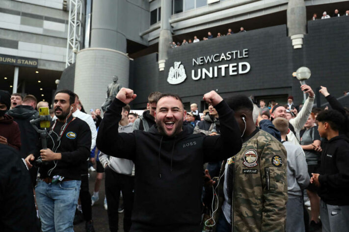 Novo dono do Newcastle e que já começou a fazer mudanças no clube, Mohammed bin Salman promete mudar o nível da equipe da Inglaterra, que sempre brigou na metade de baixo na tabela, e quer um time que busque o protagonismo mundial.