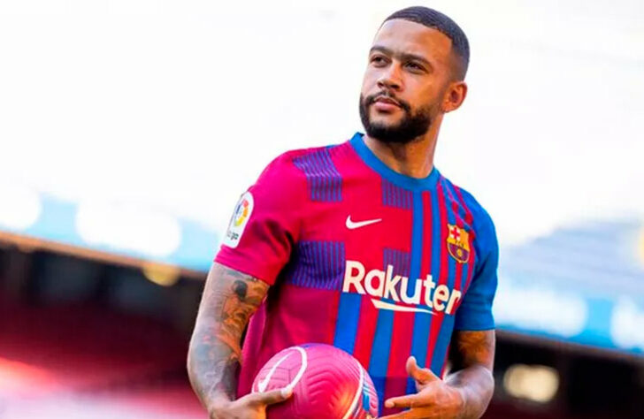 ESQUENTOU - A Juventus está cada vez mais próxima da contratação de Memphis Depay, segundo o "Marca". O atacante do Barcelona já possui um acordo com o clube de Turim para vestir a camisa bianconeri nas próximas semanas.