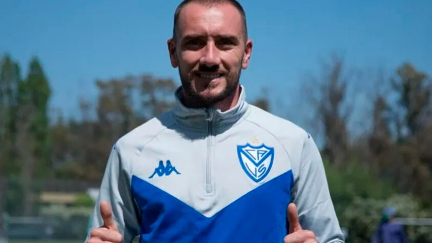 ESQUENTOU - Federico Mancuello, ex-Flamengo, tem contrato com o Velez Sarsfield até 31 de dezembro. Em entrevista ao canal “Tyc Sports”, o meia disse que foi procurado pelo Independiente e conversou com a diretoria do Velez sobre o interesse da outra equipe argentina. Ele mostrou carinho pelo ex-clube e, quando se aproximar do final do contrato, irá falar novamente com a diretoria do Velez, para ver se fica no Fortín ou retorna ao ex-clube.