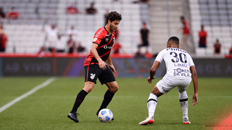 Em partida válida pela 29ª rodada do Brasileirão, o Santos bateu o Athletico-PR por 1 a 0, com gol de Madson. Veja as notas dos jogadores do Peixe e os pontos positivos e negativos do Furacão na partida.