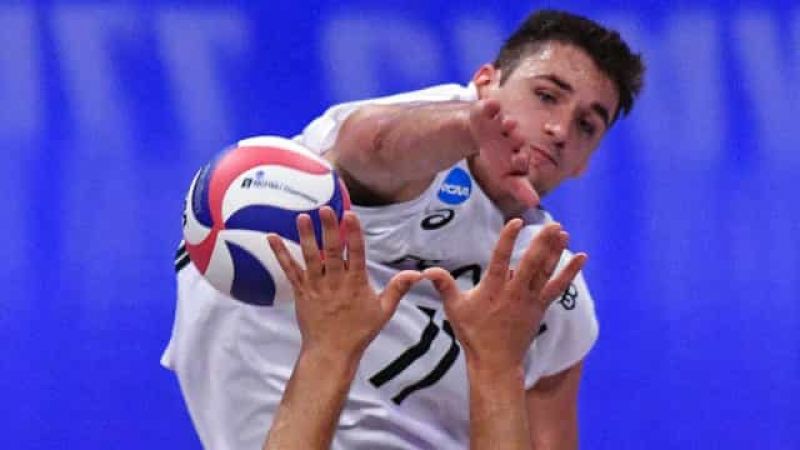 TJ DeFalco, jogador da seleção americana de vôlei: "Eu pensei que estávamos além disso, mas acho que não... Droga, vergonha". (via redes sociais)