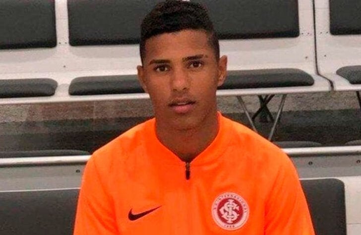 Vinicius Tobias (Brasil) - Clube: Internacional - Posição: Lateral-direito.