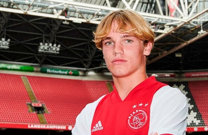 Jeppe Kjaer Jensen (Dinamarca) - Clube: Ajax (Holanda) - Posição: Atacante.