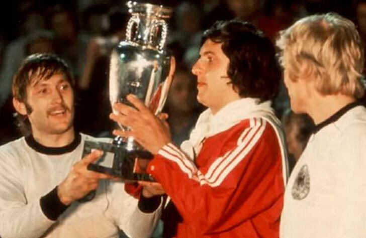 Título conquistado: Eurocopa de 1976 (foto).
