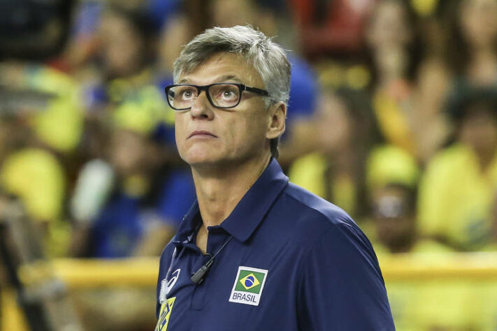 Renan Dal Zotto, técnico da Seleção Brasileira masculina de vôlei: ""Fiquei decepcionado. É inadmissível este tipo de conduta do Maurício e eu sou radicalmente contra qualquer tipo de preconceito, homofobia, racismo. Em se tratando de Seleção Brasileira, não tem espaço para profissionais homofóbicos. Acima de tudo preciso ter um time e não posso ter este tipo de polêmica no grupo". (em entrevista dada ao jornal O Globo)