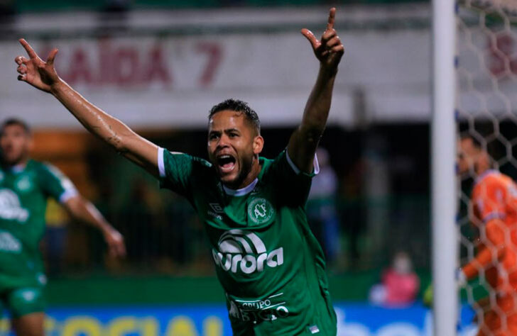 20° colocado - CHAPECOENSE (12 pontos) - 24 jogos - Título: 0% - G6: 0% - Rebaixamento: 99,54%.