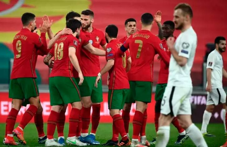 PERTO DA VAGA - Portugal: Vice-líder do grupo A das Eliminatórias europeias com 16 pontos, dez de vantagem em relação à terceira colocada (Luxemburgo) e com duas rodadas faltantes. Atualmente se classifica para a repescagem.