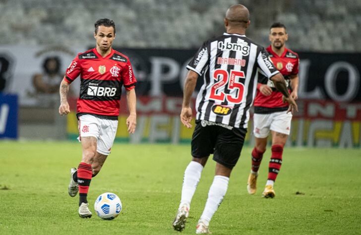 O técnico Rogério Ceni foi demitido de madrugada após a derrota para o Atlético-MG. Vale lembrar, contudo, que o clima ruim internamente e um áudio vazado de um analista analista do scout que o classificou como “uma pessoa ruim” foram determinantes para a queda.