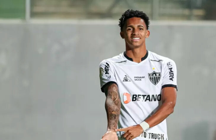 NO RADAR - O Atlético-MG pode negociar o colombiano Dylan Borrero com o New England Revolution, dos Estados Unidos. De acordo com informações do portal "ge", o valor da proposta gira em torno de R$ 21 milhões e o jogador não viajou com o grupo de jogadores do Galo para a partida contra o Athletico-PR.