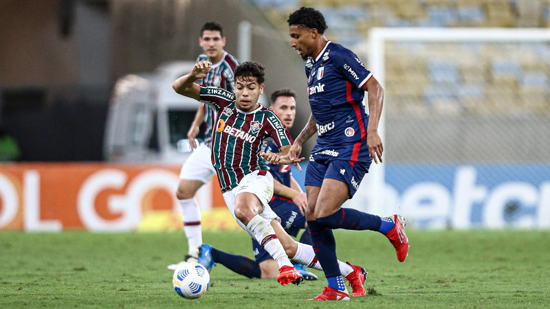 Fortaleza - Sobe: a defesa do Leão teve uma boa atuação, bem postada com a linha baixa. Na frente, Marcelo Benevenuto e Titi marcaram os gols da vitória, ambos de cabeça. Desce: apesar de trabalhar bem a bola, o setor ofensivo do Tricolor do Pici não conseguiu furar as linhas do adversário no primeiro tempo.