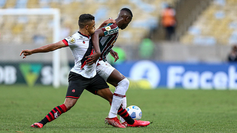 ATLÉTICO-GO - SOBE - Fernando Miguel foi o destaque da equipe. Defendeu grandes bolas do Fluminense. DESCE - A marcação do Atlético-GO cometeu muitas faltas e dois jogadores saíram com o cartão amarelo