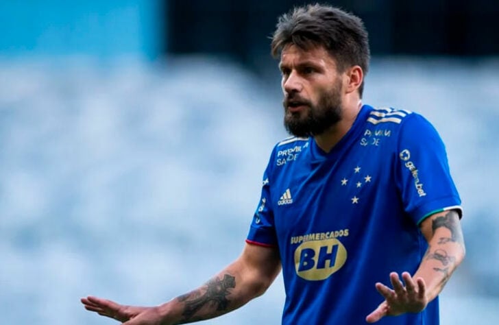 Rafael Sóbis - Atacante - 36 anos - Saindo do Cruzeiro para aposentadoria.