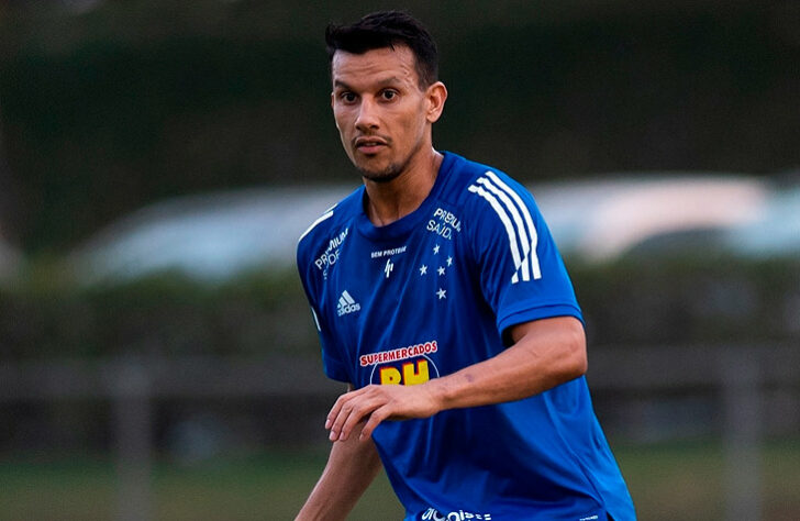 Henrique (meio-campista) - Atualmente joga no Cruzeiro.