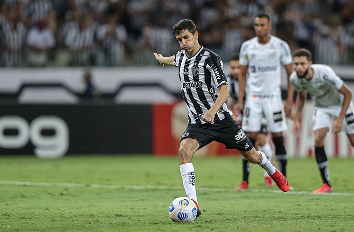 Atlético-MG: SOBE – Nacho Fernández – Meio-campista foi o nome do jogo, comandando o Atlético em mais uma vitória no Brasileirão. Fez dois gols e ainda acertou belo cruzamento para o gol de cabeça de Nathan Silva. // DESCE – Diego Costa – Atacante passou em branco, pouco conseguindo se destacar nos duelos contra os defensores santistas. Expectativa com ele era grande pelo Galo não ter Hulk em campo.