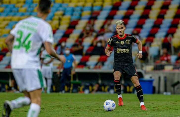 ANDREAS PEREIRA - SOBE - Chegou e não precisou de qualquer período de adaptação para, rapidamente, tornar-se um nome incontestável entre os titulares. Ótima participação na saída de bola e chegada na frente, tanto que marcou cinco gols e deu uma assistência nos 18 jogos que disputou no Brasileirão - campeonato o qual é a base para as avaliações feitas nesta galeria.