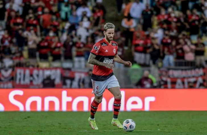 A torcida do Flamengo não tem paciência com Léo Pereira desde 2020. Muitos o vaiam nos estádios e outros o criticam fortemente nas redes sociais. A falha que gerou o gol do Audax, no último domingo (13), pelo Campeonato Carioca, gerou ainda mais a pressão sobre o zagueiro.