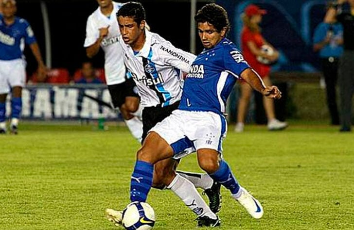 Cruzeiro 3 x 0 Grêmio - 32ª rodada do Campeonato Brasileiro de 2008 - O Cruzeiro, terceiro colocado na 32ª rodada, recebia o líder Grêmio, que tinha quatro pontos de vantagem. O revés dos gaúchos fez o São Paulo igualar a pontuação do Imortal, e o time paulista ficou com o título.