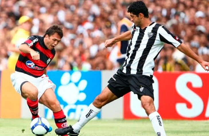 Atlético-MG 1 x 3 Flamengo - 34ª rodada do Campeonato Brasileiro de 2009 - O terceiro colocado Atlético-MG recebia o Flamengo, que era o quarto colocada, em ascensão no campeonato. Petkovic marcou um gol olímpico no Mineirão, e o Rubro-Negro venceu a partida, eliminando as chances de título do Galo. O Fla completou a arrancada e levantou o troféu.