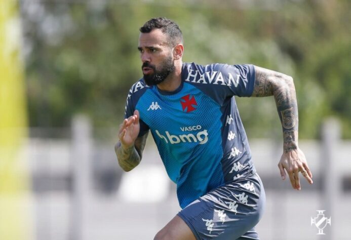 NEGOCIANDO - O ano do Vasco vai chegando ao fim com saídas importantes definidas, mas ainda não sacramentadas. Isso às vésperas da reapresentação do elenco para a próxima temporada. São os casos de Vanderlei e Leandro Castán, que exigem paciência nas negociações.