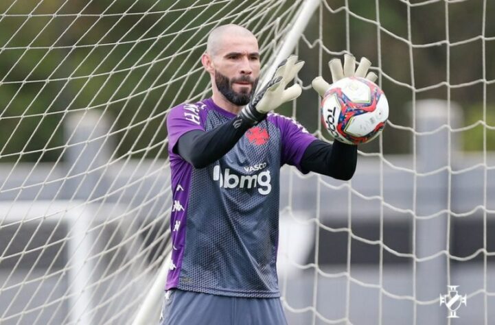 Vanderlei (goleiro - Vasco - contrato até 31/12/2022) - 37 anos 