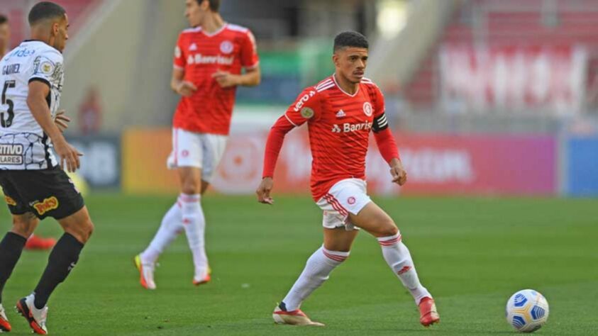 Internacional - Sobe: Dominou o primeiro tempo e passou a frente do placar com justiça. / Desce: Faltou manter a intensidade na etapa final e garantir a vitória.