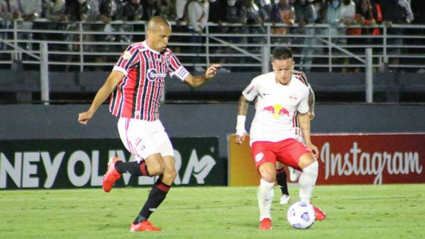 Em jogo válido pela 28ª rodada do Brasileirão 2021, o São Paulo perdeu para o RB Bragantino no estádio Nabi abi Chedid pelo placar de 1 a 0. O ataque Tricolor não funcionou e Miranda foi culpado direto no gol adversário. Confira as notas do São Paulo no LANCE! (por Redação São Paulo) 