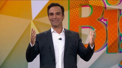 Tadeu Schmidt vai deixar os "Cavalinhos do Fantástico", e o Fantástico, para assumir a apresentação do "Big Brother Brasil 22", mas seu substituto na parte esportiva do programa já foi anunciado: Alex Escobar vai assumir o bloco de esportes do "Fantástico" a partir de 21 de novembro e será a nova companhia dos cavalinhos. Nos demais quadros da atração, Maju Coutinho ficará com a missão de substituir Tadeu Schmidt.