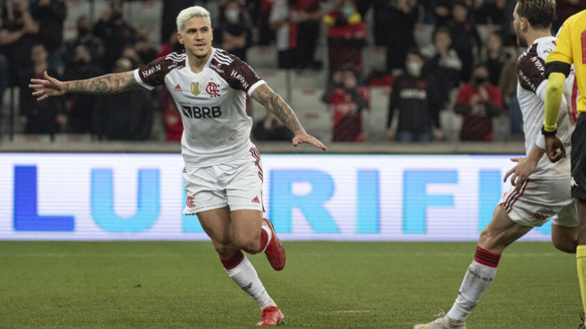 No jogo de ida da semifinal da Copa do Brasil, Athletico e Flamengo empataram em 2 a 2, na Arena da Baixada, nesta quarta. O time de Renato Gaúcho, com atuação ruim, saiu com um empate graças a Pedro, com gol de pênalti já nos acréscimos. Confira as notas! (Por Matheus Dantas - matheusdantas@lancenet;com.br)