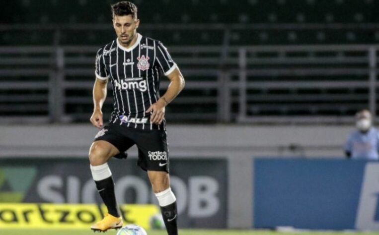 NEGOCIANDO - O Ceará desponta como novo possível destino para Danilo Avelar, zagueiro e lateral-esquerdo do Corinthians. O jogador entrou na pauta do Vozão após o recuo do Cruzeiro pelo atleta, depois da compra do clube mineiro pelo ex-atacante Ronaldo Nazário.