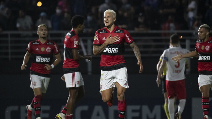 Na noite desta quarta-feira, o Flamengo empatou com o Red Bull Bragantino por 1 a 1 no estádio Nabi Abi Chedid, em partida válida pela 24ª rodada do Brasileirão. Com uma atuação fraca, o Rubro-Negro tropeçou e não conseguiu diminuir a distância para o líder Atlético-MG. A seguir, confira as notas (por João Alexandre Borges – joaoborges@lancenet.com.br):