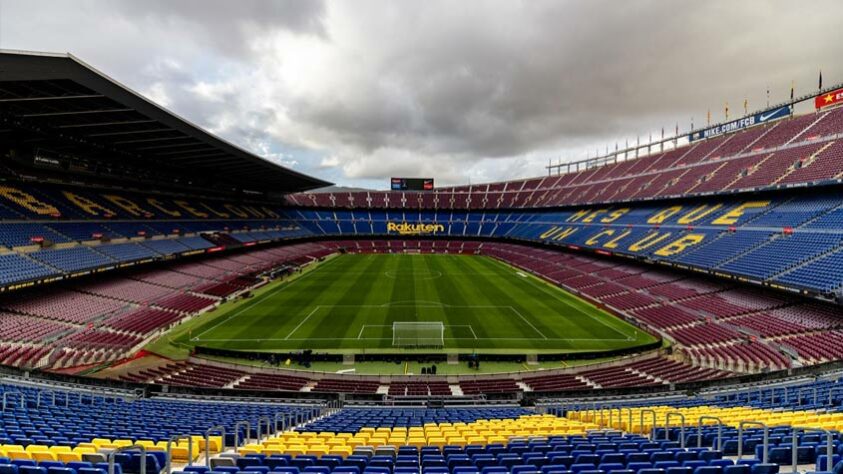 Outro fator fundamental para que o Barcelona deixasse de arrecadar dinheiro foi a pandemia da Covid-19. Sem o público no Camp Nou e os torcedores impossibilitados em fazer o tour no estádio e ir até a loja oficial (grandes fontes de renda do clube catalão), o Barcelona foi o clube europeu mais impactado pela pandemia.