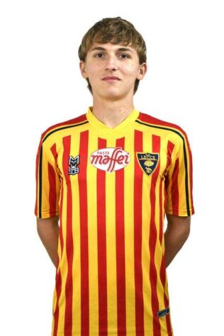 Catalin Vulturar (Romênia) - Clube: Lecce (Itália) - Posição: Meio-campista.