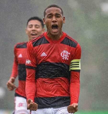 Zagueiro: Darlan nasceu em 2004. Assim como Iago, ele não assinou contrato profissional com o Rubro-Negro, mas está garantido no clube até o fim de agosto de 2023.