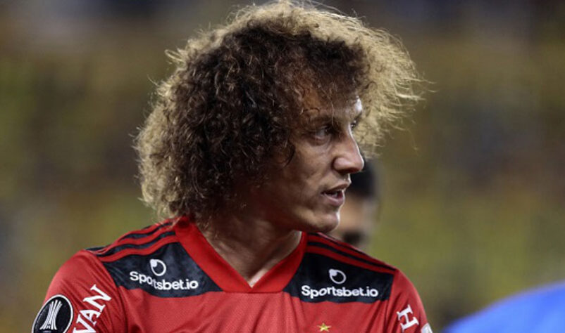 DAVID LUIZ - NA MESMA - Chegou em setembro e, devido à antecipação de sua utilização, logo sofreu uma lesão muscular que o afastou dos jogos por um mês. Assim, terminou o Brasileirão tendo atuado em sete rodadas. Na maior parte delas, mostrou liderança e que, tecnicamente, pode fazer a diferença - desde que esteja em condições físicas. 