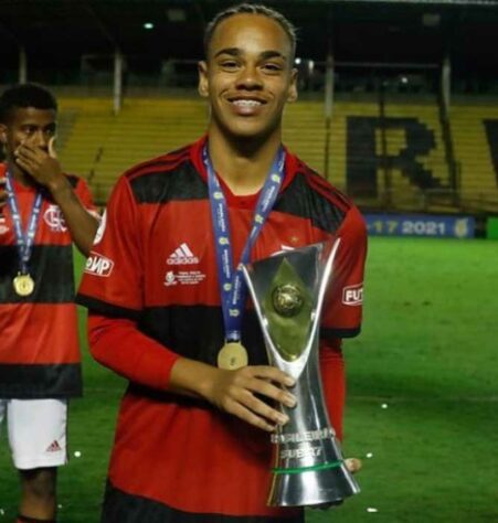 Meio-campo: Dudu nasceu em 2004. O jogador tem vínculo com o Flamengo até maio de 2023. 
