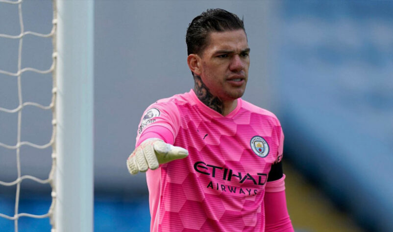 Goleiro: Ederson, 29 anos - Manchester City (ING).