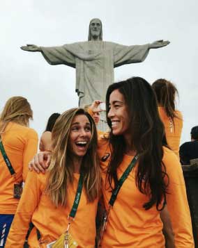 Ellen Hoog, jogadora holandesa de hóquei na grama, visitou o monumento em meio às Olimpíadas.