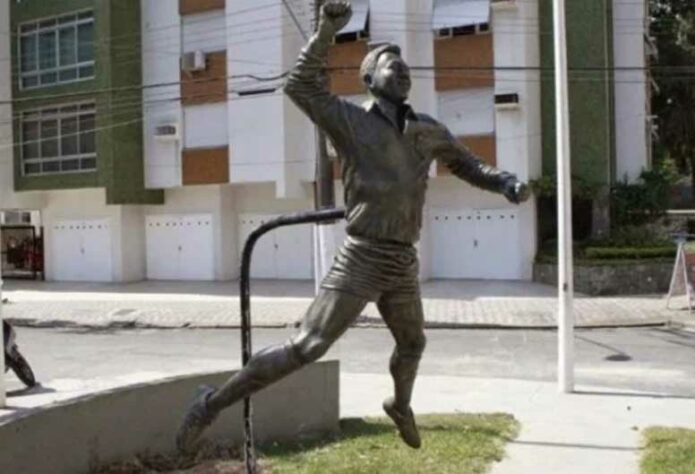 Pelé - Localizada na cidade de Santos.