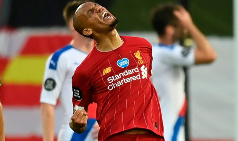 Em cobrança de escanteio, Fabinho recebeu passe de Mané, de cabeça e finalizou de primeira. O goleiro Pope, do Burnley, defendeu, mas o brasileiro ficou com a sobra e marcou o gol da vitória do Liverpool pelo placar de 1 a 0.