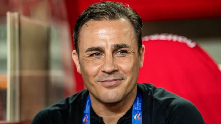 Fabio Cannavaro (Itália) - 48 anos - Último clube: Guangzhou Evergrande - Desempregado desde setembro de 2021 - Construiu sua carreira como treinador em clubes de mercados alternativos, como na Arábia Saudita e China. Chegou a assumir o comando da seleção chinesa.