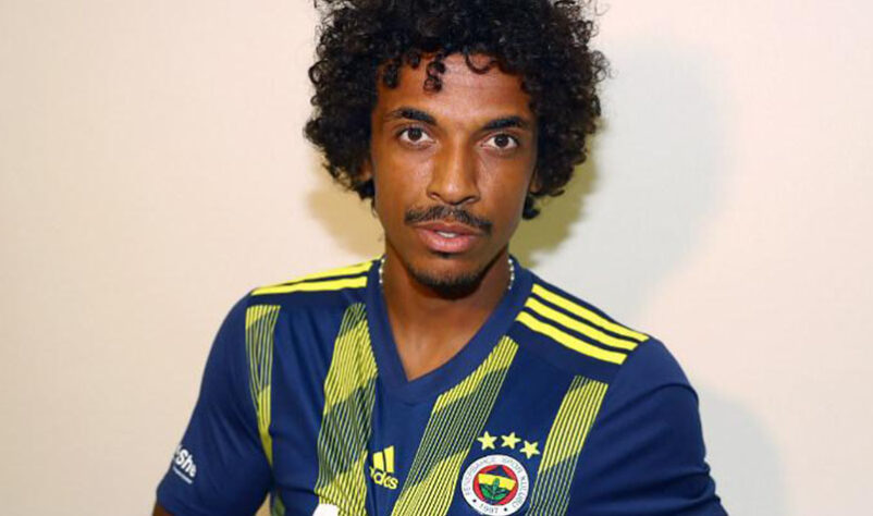 Luiz Gustavo (34 anos) - Volante - Clube atual: Fenerbahçe - Começou no Corinthians Alagoano, passou pelo CRB e aos 20 anos foi para o Hoffenheim (ALE). Construiu sua carreira na Alemanha, tendo passado por Wolfsburg e Bayern de Munique. Também atuou pelo Olympique de Marselha de 2017 a 2019.