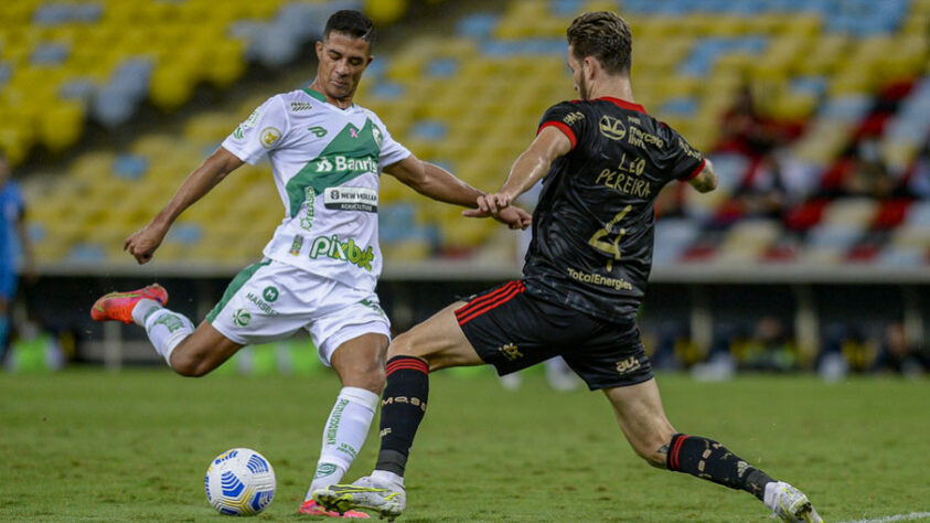 Juventude - Sobe -  William Matheus deixa o Maracanã como o fator positivo pelo lado do Juventude, uma vez que marcou de cabeça e fez o famigerado "gol de honra" do Juventude, sufocado em todo o primeiro tempo e que soube estocar, pontualmente, o Flamengo em um momento de queda física na etapa final. / Desce - O Juventude veio com a estratégia de montar um ferrolho nas redondezas de sua área, mas o Flamengo, impetuoso desde o apito inicial, abriu o placar ainda nos primeiros minutos e desfigurou o time visitante. Faltou repertório, além de equilíbrio mental, à equipe de Marquinhos Santos para neutralizar os mandantes quando a opção A foi pulverizada.  