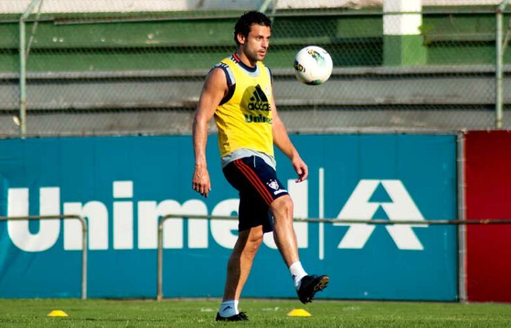 Em 2012, os treinos da temporada mais vitoriosa do Fluminense no século se tornaram evento. Todos os dias, centenas de torcedores se apertavam nas grades para pedir fotos com o ídolo e autógrafos, e iam à loucura com a presença de Fred. 