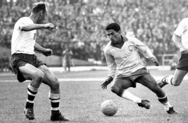 O ídolo do Botafogo disputou as Copas do Mundo de 1958 e 1962. O craque brasileiro marcou 5 gols em mundiais. 