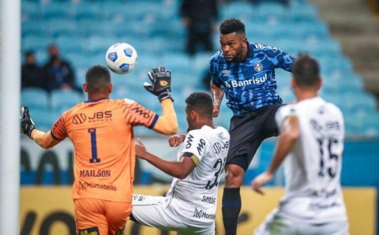 18° colocado - GRÊMIO (22 pontos) - 21 jogos - Título: 0,002% - G6: 2,2% - Rebaixamento: 47,5%.