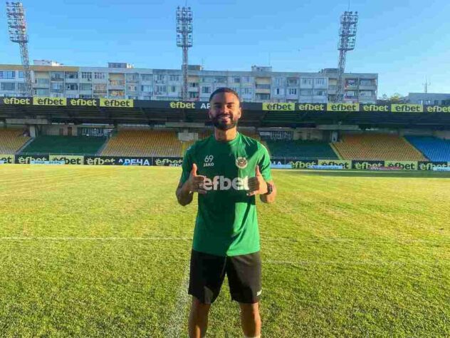 FECHADO - Revelado pelo Goiás e também com passagem pelas categorias de base do Palmeiras, o lateral-esquerdo Igor Manzoli, mais conhecido como Goié, de 23 anos, acertou a sua ida para o Neftochimik Burgas, da Bulgária. O brasileiro já atuou na Bulgária na temporada 2019/2020, quando defendeu o Tryavna. Goié falou sobre a expectativa para a temporada. 