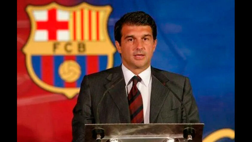 ESQUENTOU - Joan Laporta, presidente do Barcelona, bancou a permanência do técnico Ronald Koeman no clube. "Koeman vai continuar como técnico do Barcelona independentemente do resultado de hoje. Ele vai ficar. Ele merece uma margem de confiança. Ele ama o Barcelona, é uma referência", disse o presidente, antes do jogo contra o Atlético de Madrid, neste sábado, pelo Campeonato Espanhol, no qual o Barça perdeu por 2 a 0.