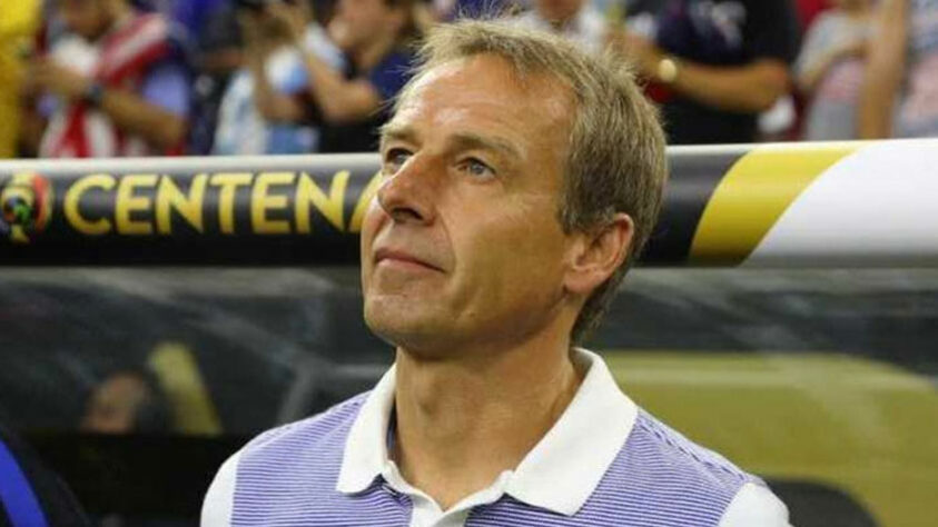 Jurgen Klinsmann (Alemanha) - 57 anos - Último clube: Hertha Berlim - Desempregado desde fevereiro de 2020 - Técnico da seleção da Alemanha na Copa do Mundo de 2004, posteriormente trabalhou no Bayern de Munique, Hertha Berlim e dirigiu a seleção dos Estados Unidos.