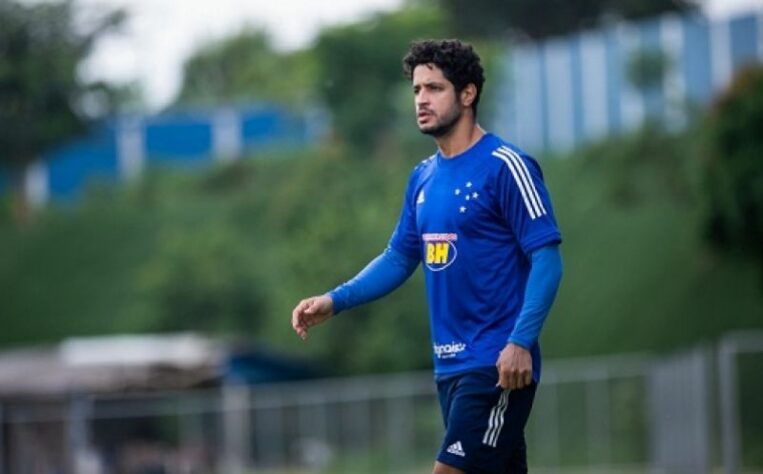 Léo (33 anos) - Zagueiro - Sem time desde maio de 2021 - Último clube: Cruzeiro - Valor de mercado: 1,3 milhão de euros (R$ 8,1 milhões).